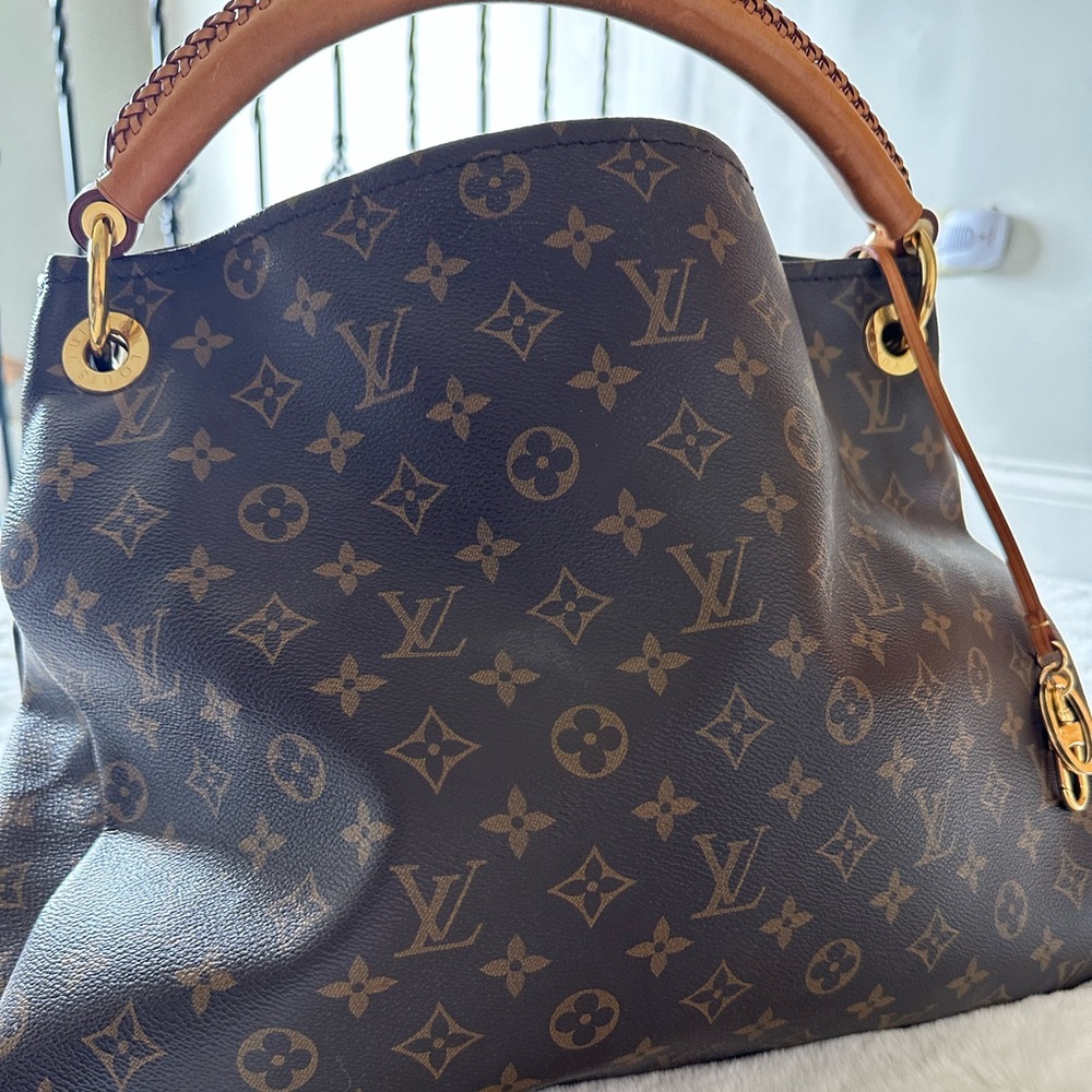 Louis Vuitton Artsy MM Authentic